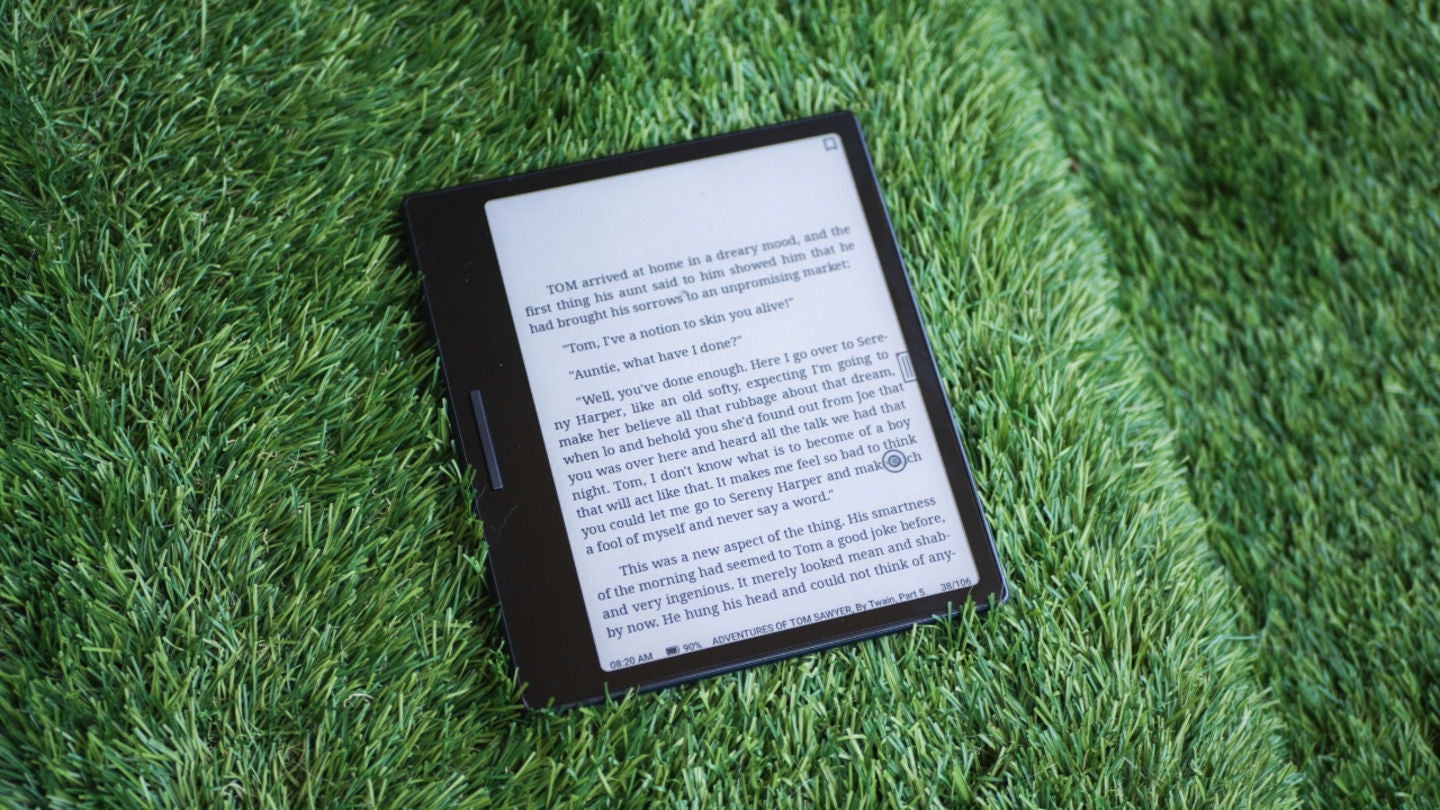 Si buscas un lector de libros electrónicos compacto, atractivo y versátil, esta es una de las mejores opciones que vas a encontrar / Fotografía de Christian Collado