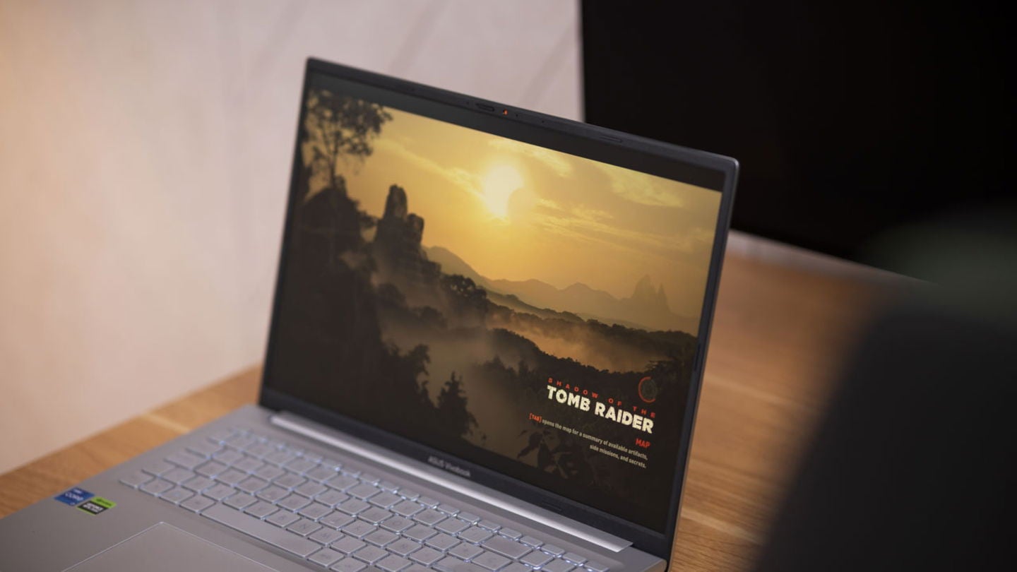 La pantalla del ASUS Vivobook 16X tiene una gran calidad y un brillo muy bueno / Fotografía: Rubén Ulloa