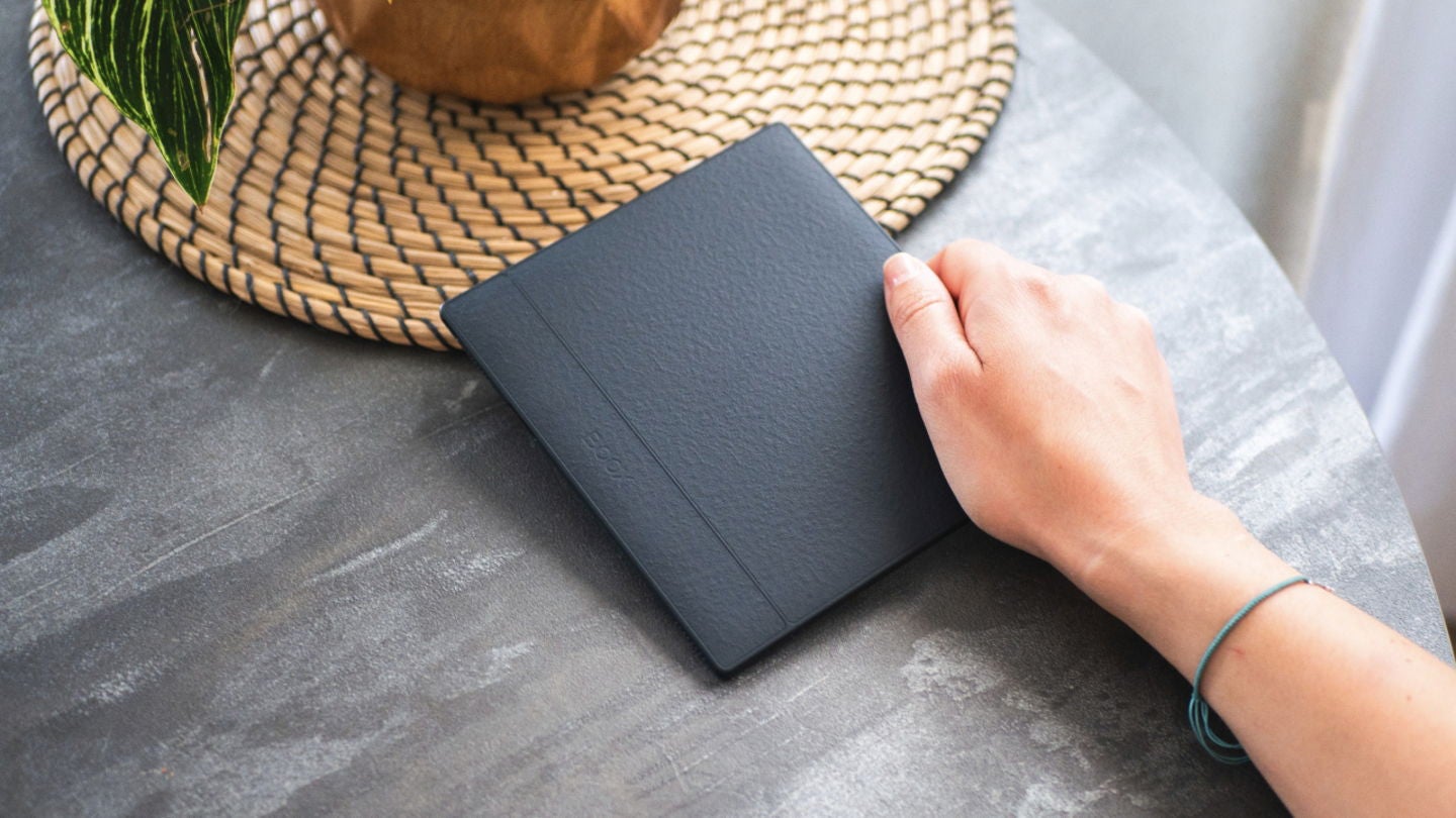 La parte trasera del BOOX Color Go 7, con una agradable textura rugosa / Fotografía de Christian Collado