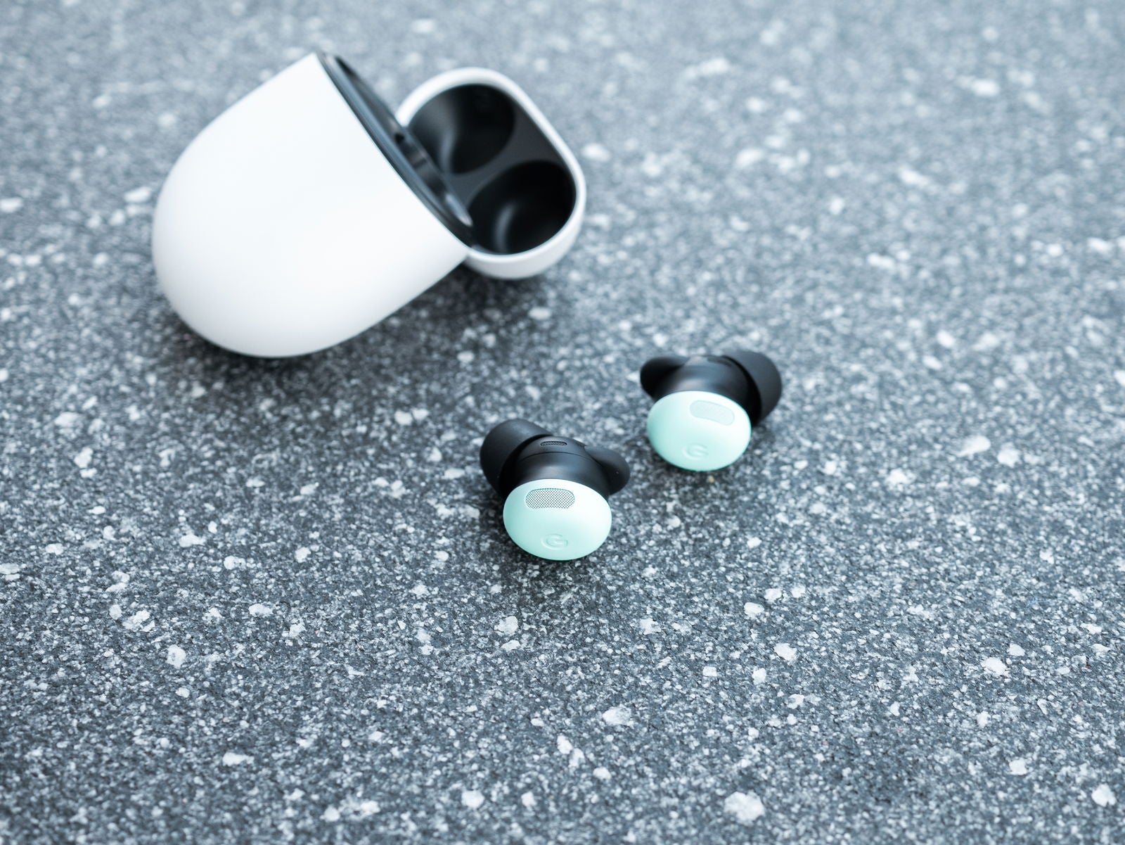 El arco estabilizador de los Pixel Buds Pro 2 es un añadido nuevo frente al modelo de la pasada generación / Fotografía de Christian Collado