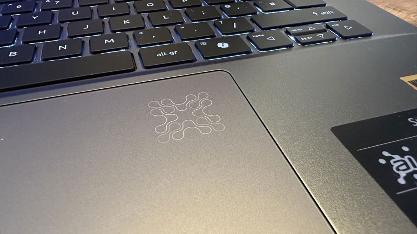 El trackpad está bien, pero se echa de menos que se háptico // Foto: Edgar Otero