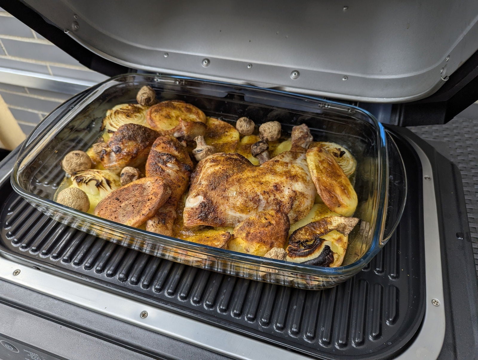 Se pueden usar bandejas de cristal preparadas para horno. Fotografía: JuanMi Guirado