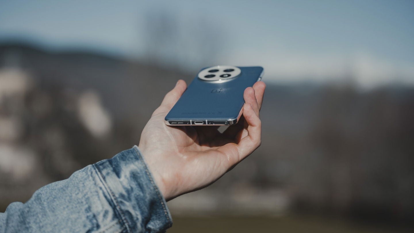 El OnePlus 13 admite carga ultrarrápida de 100 W / Fotografía de Christian Collado