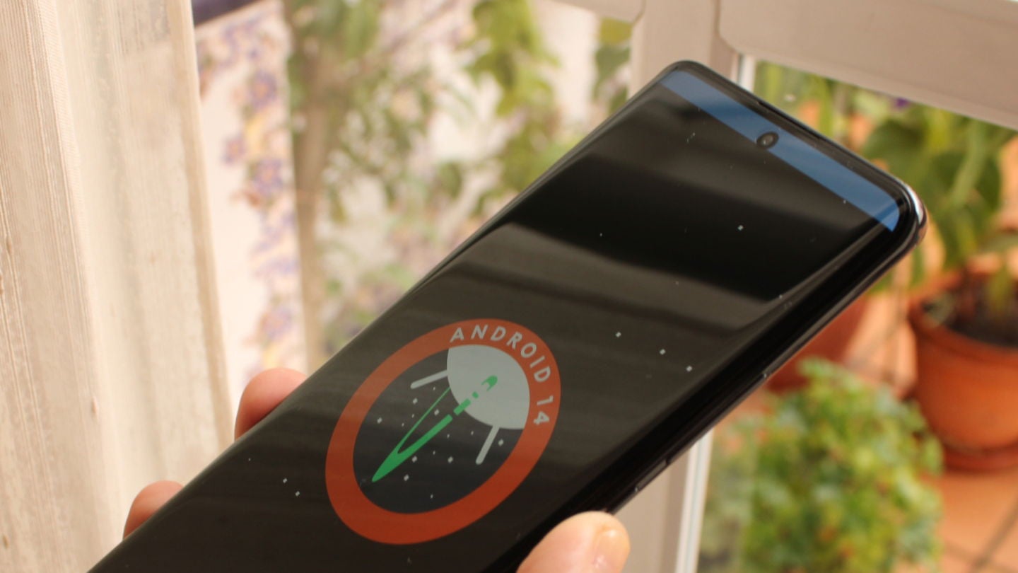 Llegar con Android 14 es uno de los fallos de este Redmi Note 14 Pro 5G | Fotografía de Lucía Alcántara Gil