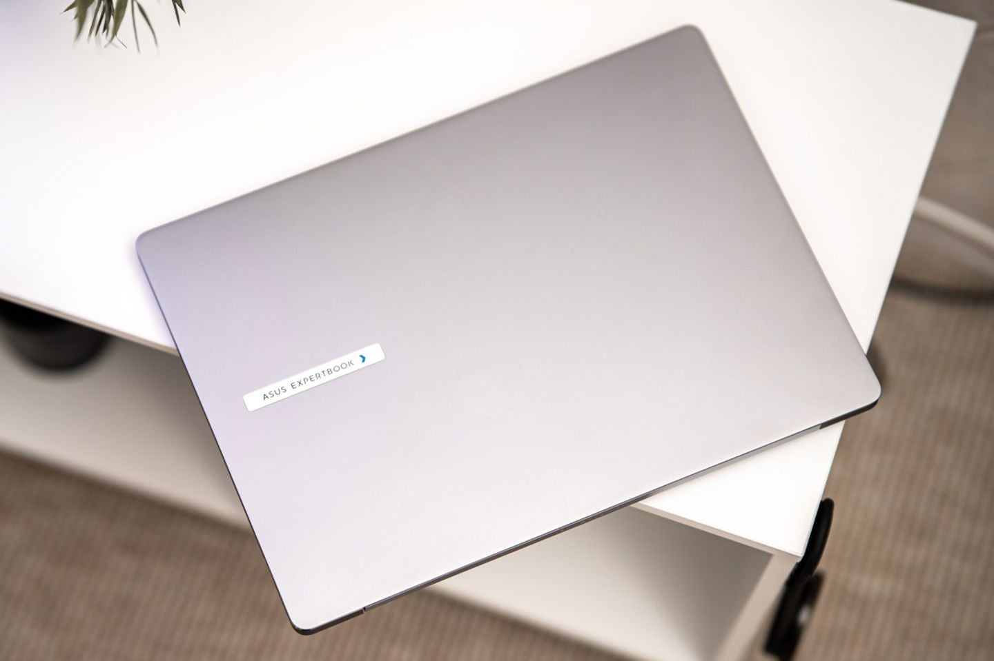 El ASUS Expertbook P5 es un portátil realmente compacto y ligero / Fotografía: Elisa Piñón