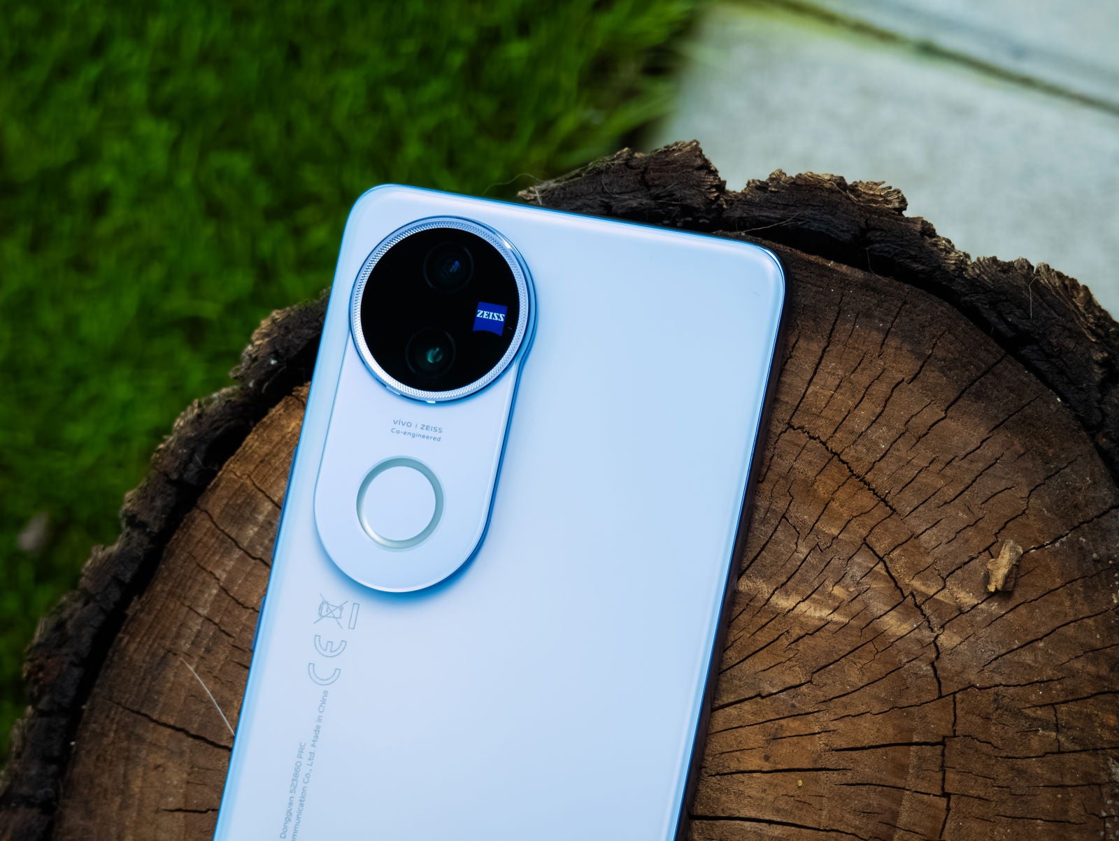 En el interior del vivo V50 hay una batería de 6000 mAh de capacidad. Casi nada / Fotografía de Christian Collado