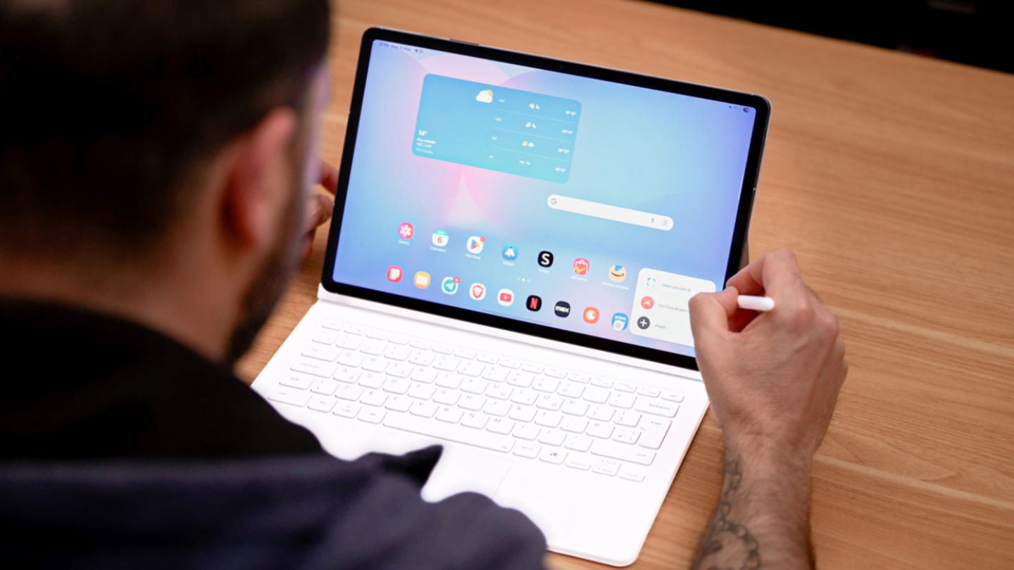 Le hemos sacado mucho partido a las aplicaciones con IA compatibles con el S-Pen / Fotografía: Elisa Piñón