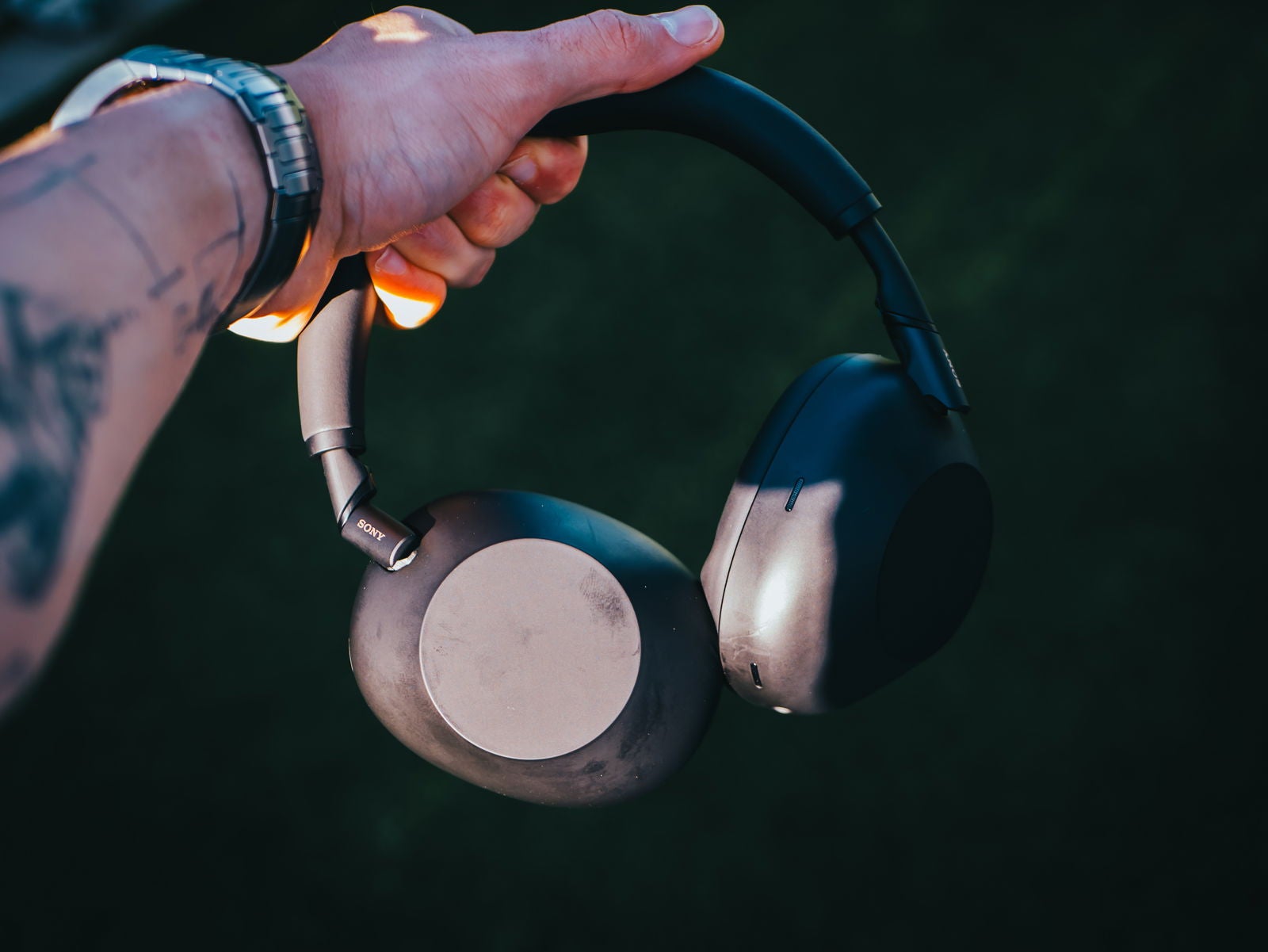 Un detalle que no ha cambiado: el color negro mate sigue siendo un imán de huellas y suciedad / Fotografía de Christian Collado