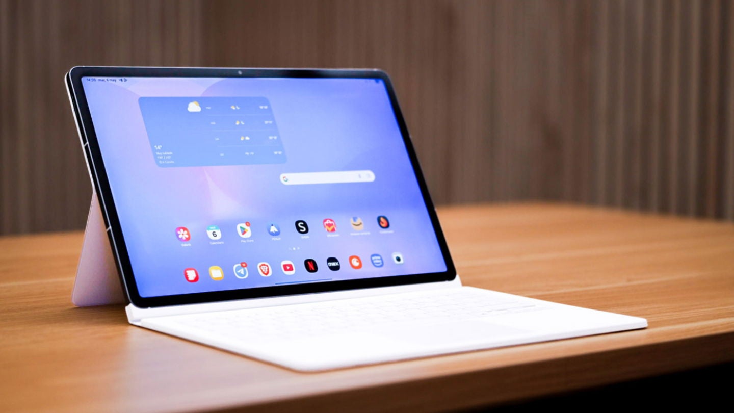 La Samsung Galaxy Tab S10 FE+ cuenta con una pantalla enorme y con una funda teclado que es realmente útil / Fotografía: Elisa Piñón