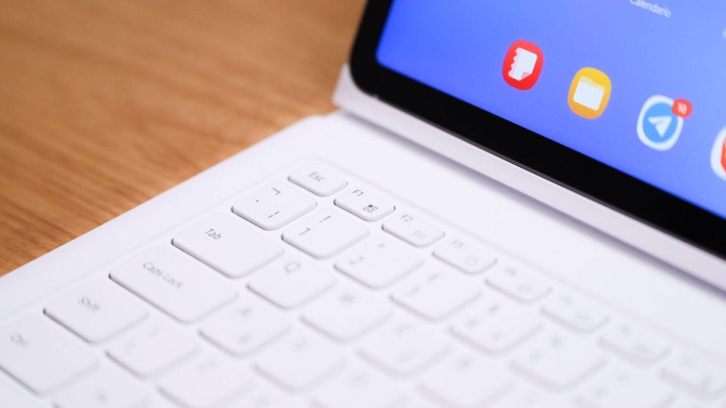 Las teclas desde la F1 a la F3 cuentan con accesos directos a la pantalla de inicio y a la multitarea / Fotografía: Elisa Piñón