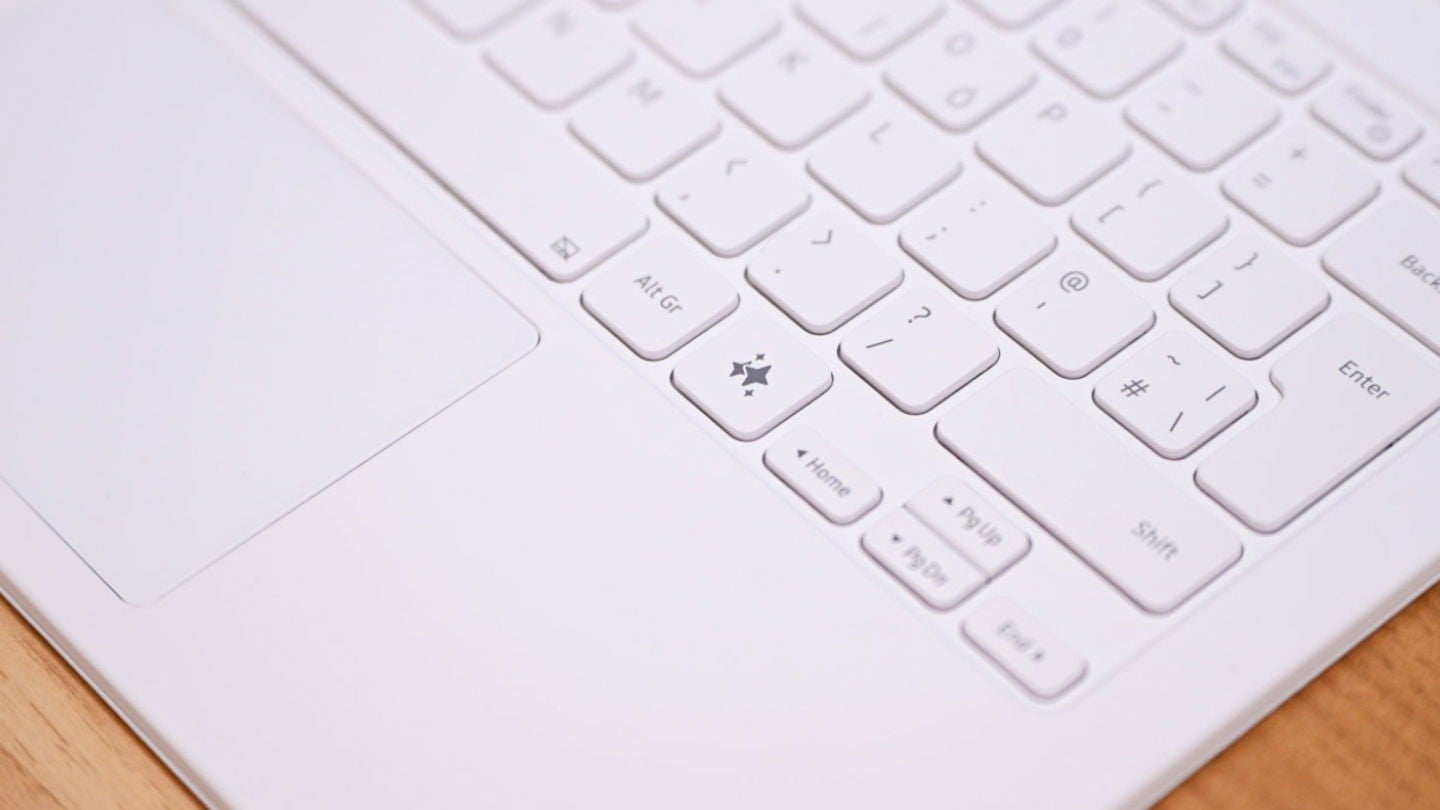 El teclado de la Samsung Galaxy Tab S10 FE+ cuenta con un botón dedicado para Google Gemini / Fotografía: Elisa Piñón