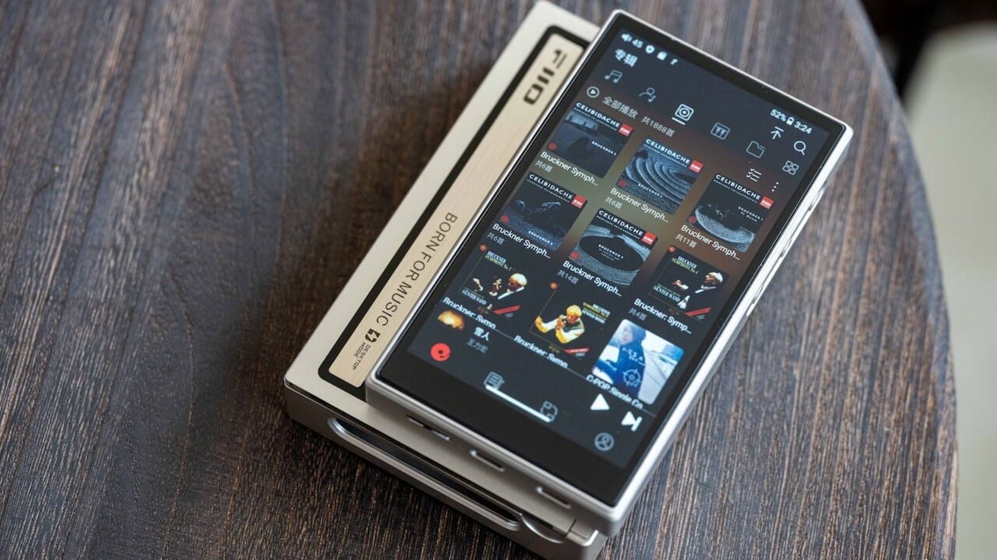 極美品 Fiio M21 DAP fiio-m21-dap-front-angle.jpg