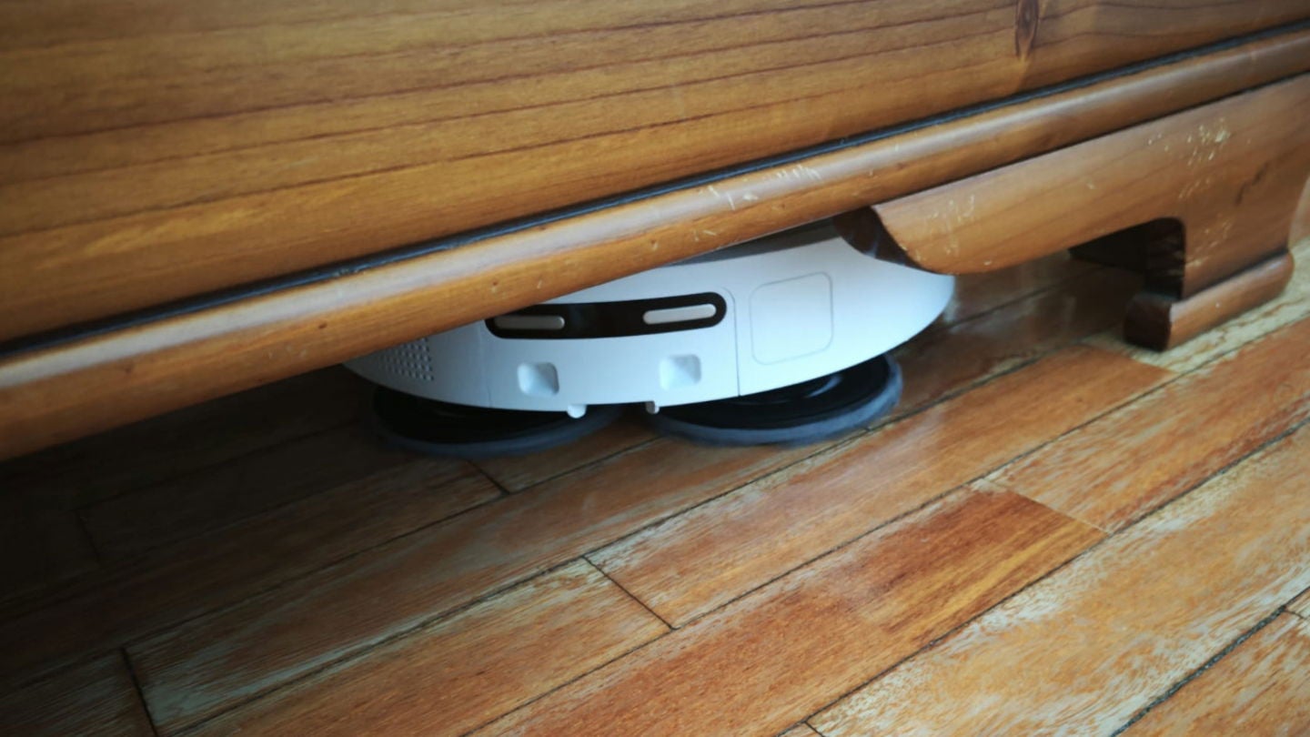 Al tener un perfil bajo, puede limpiar debajo de las camas / Fotografía de Eva Luna Rivera