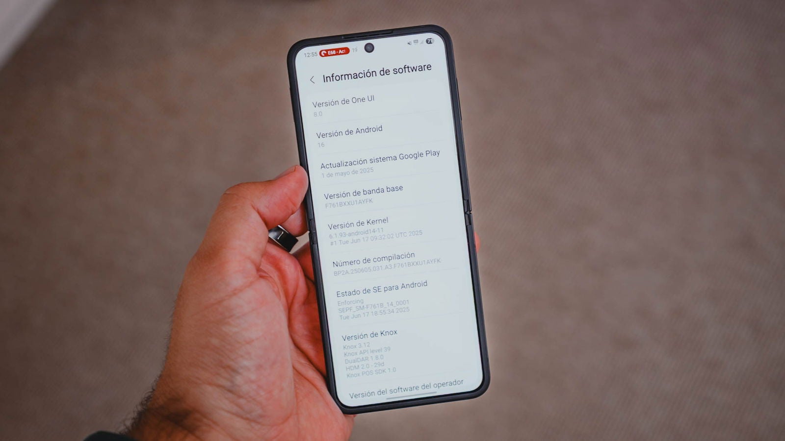 El Samsung Galaxy Z Flip7 FE llega con One UI 8 y Android 16 / Fotografía: Rubén Ulloa