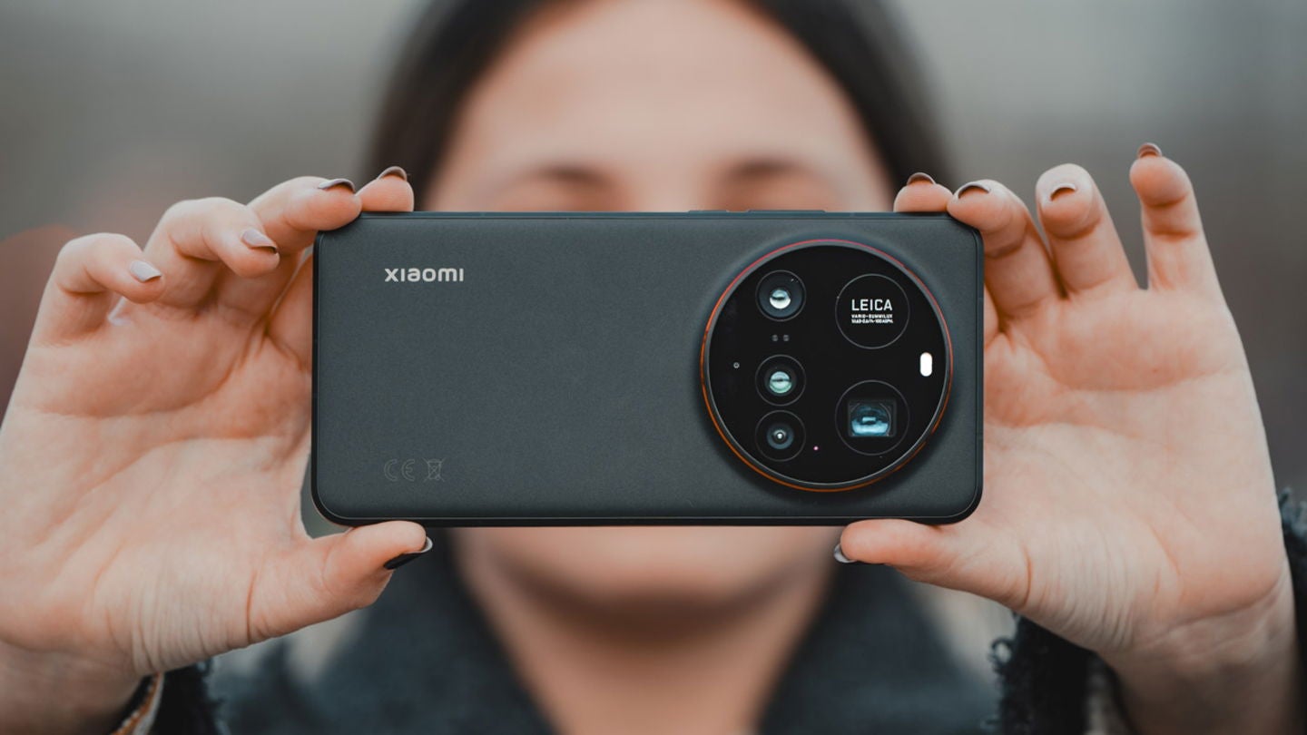 La parte trasera del Xiaomi 15 Ultra / Fotografía de Rubén Ulloa