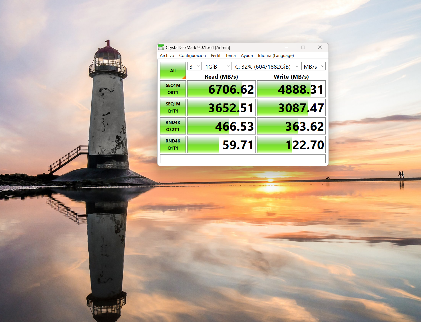 Datos de lectura y escritura del disco NVMe M.2 de 2 TB del Razer Blade 16 (2025) según CristalDiskMark