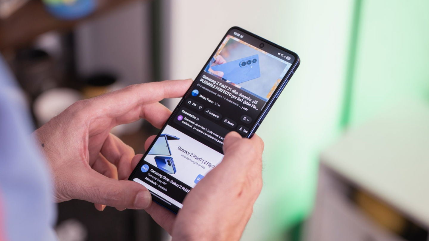 El Samsung Galaxy Z Flip7 esconde en su interior el nuevo Exynos 2500 / Fotografía: Elisa Piñón