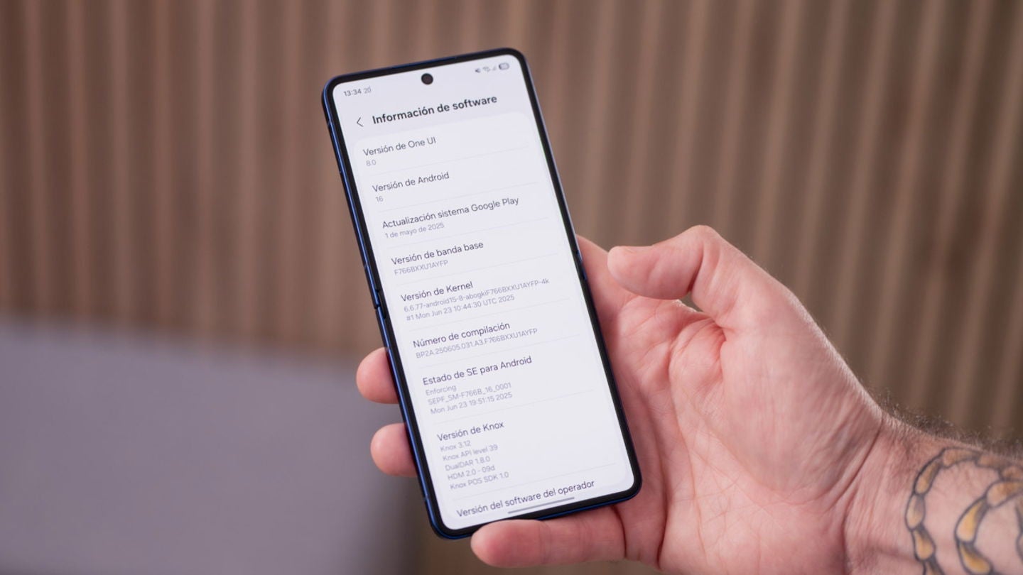 OneUI 8 es el sistema operativo del Samsung Galaxy Z Flip7 / Fotografía: Elisa Piñón