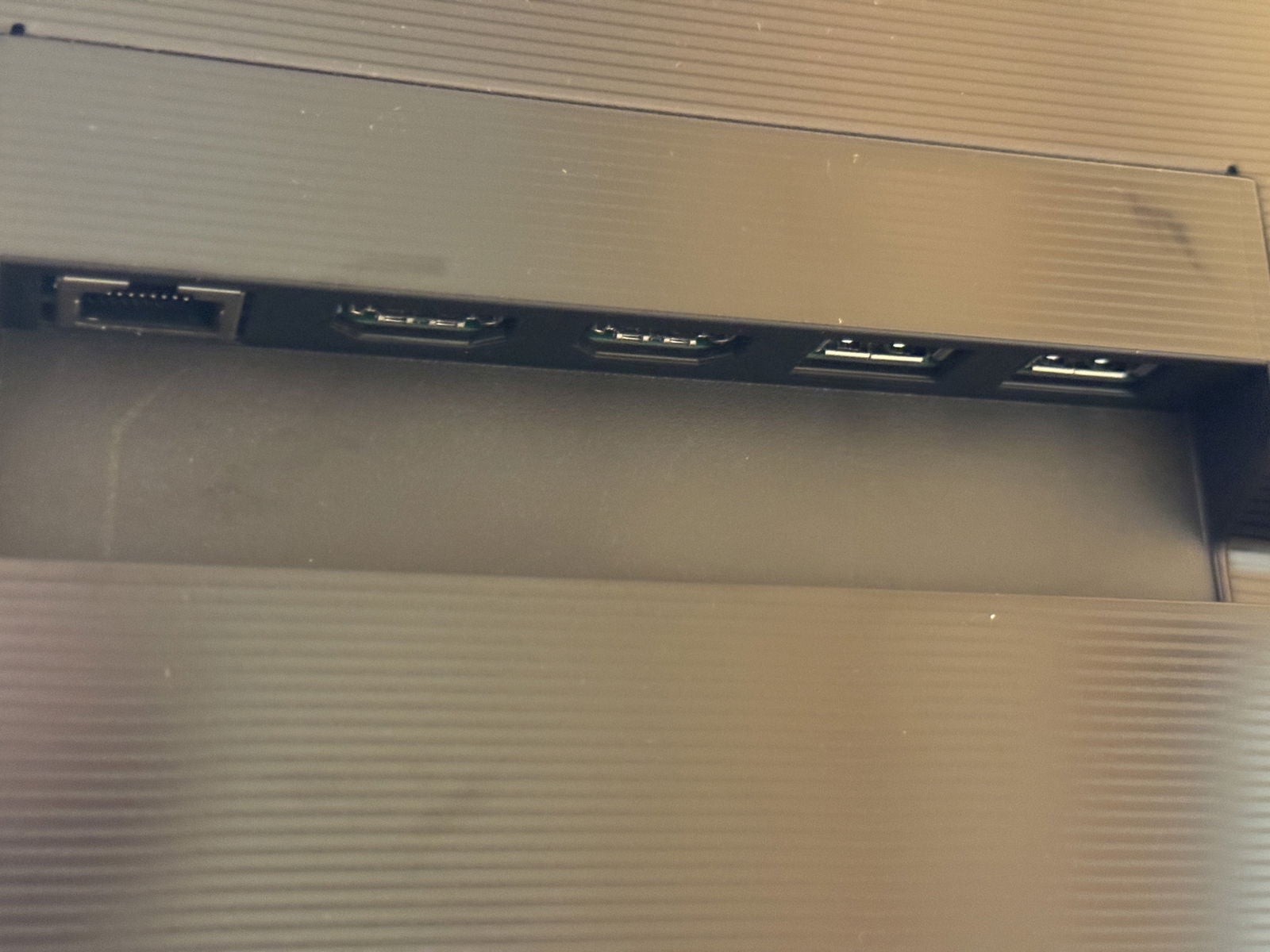 Viene bien equipada con bastanets puertos