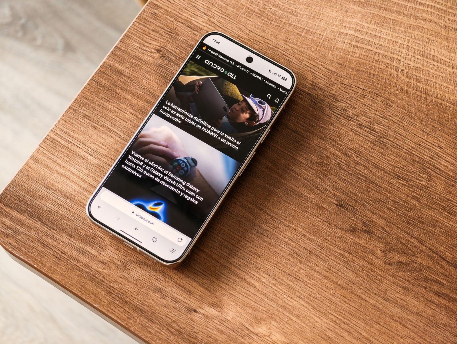 Navegando en Internet con el Pixel 10 Pro XL / Fotografía de Christian Collado
