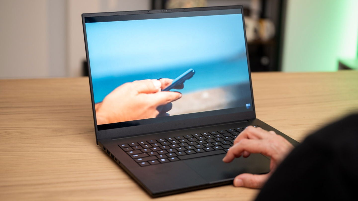 Así de bien se ve la pantalla de 16 pulgadas del Razer Blade 16 (2025) / Fotografía: Elisa Piñón