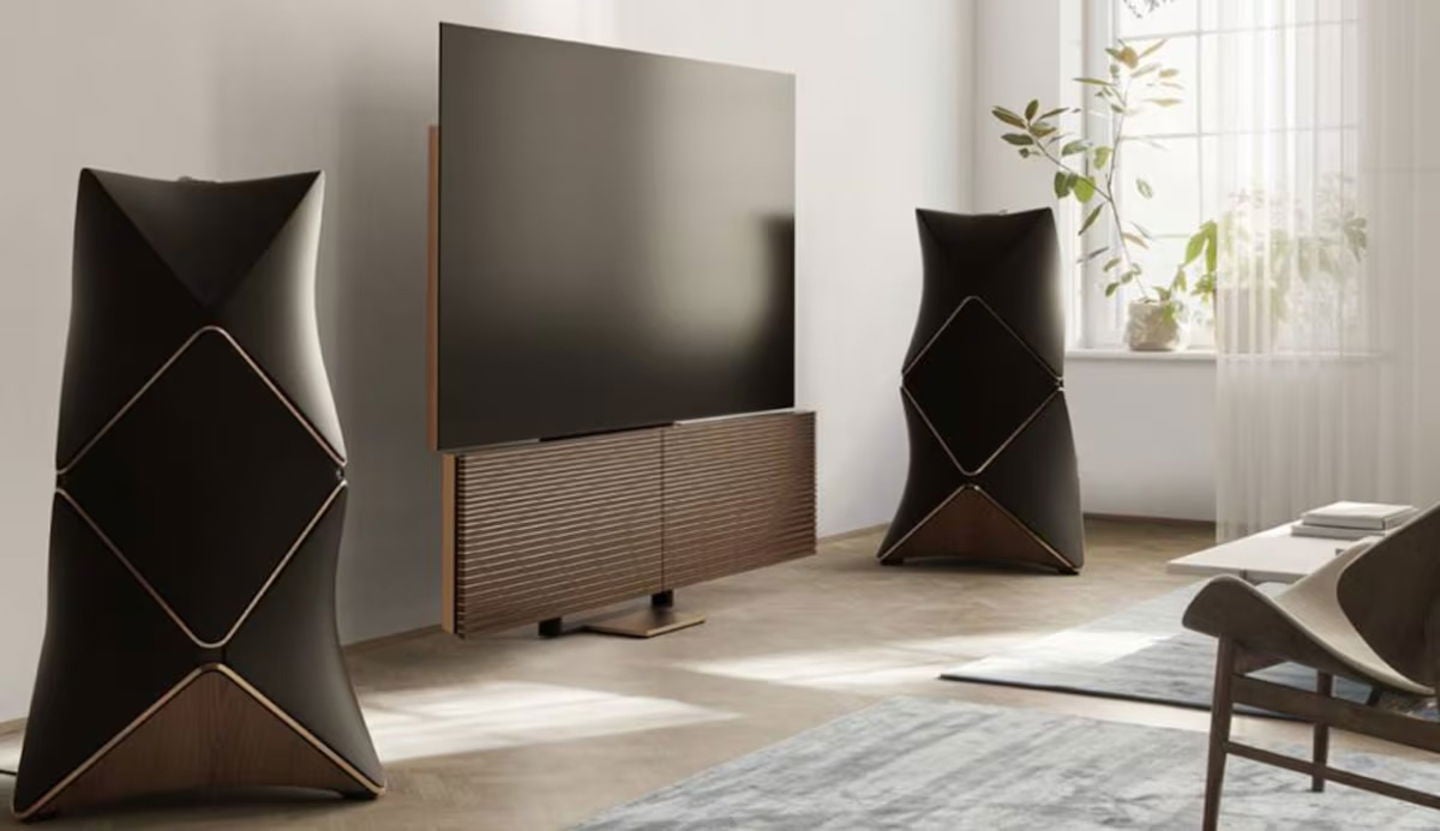Este es el Bang & Olufsen Beovision. El parecido es muy notable