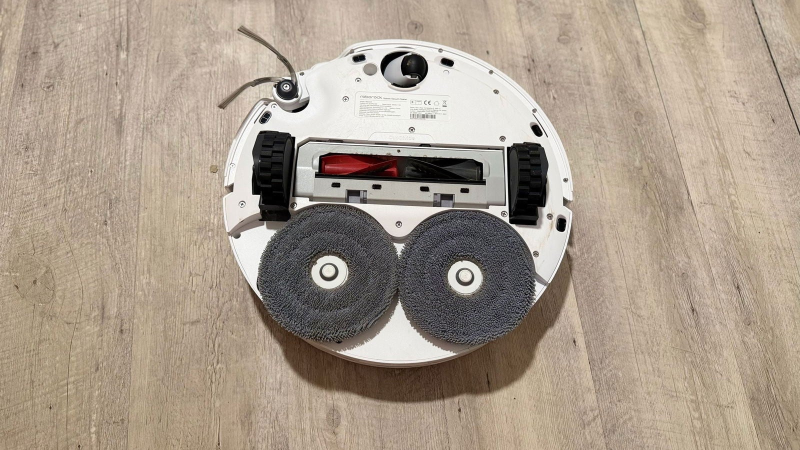 El rodillo doble del Roborock Qrevo Curv 2 Pro realmente evita los enredos de pelo / Fotografía por Paola Mejia