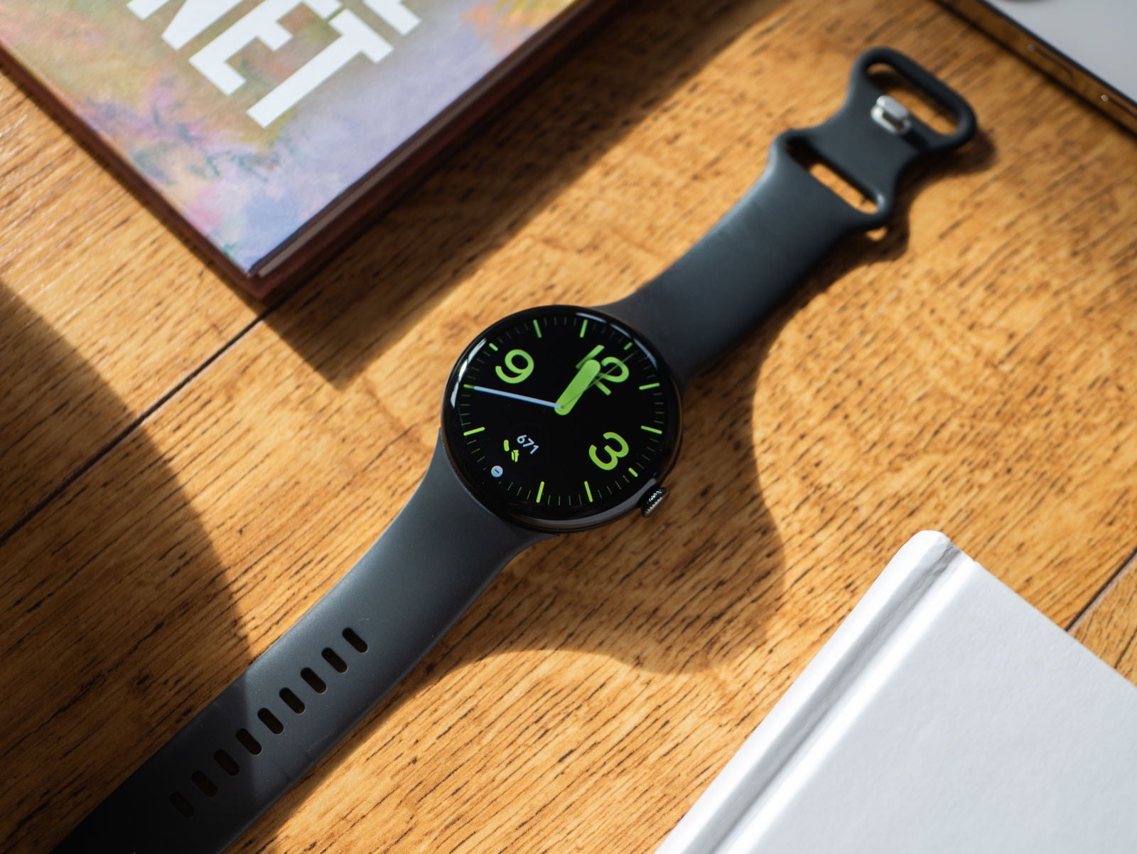 Primer plano del Google Pixel Watch 4 / Fotografía de Christian Collado