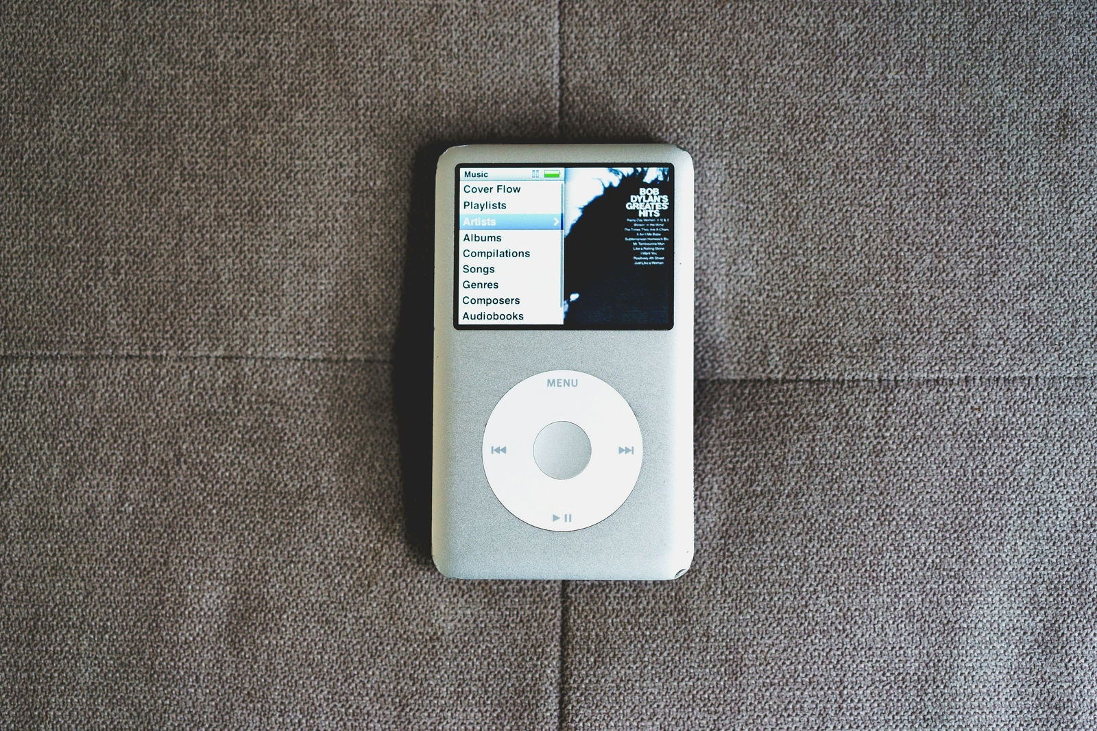 Con la llegada del MP3, la música digital y reproductores como el iPod de Apple se convirtieron en protagonistas