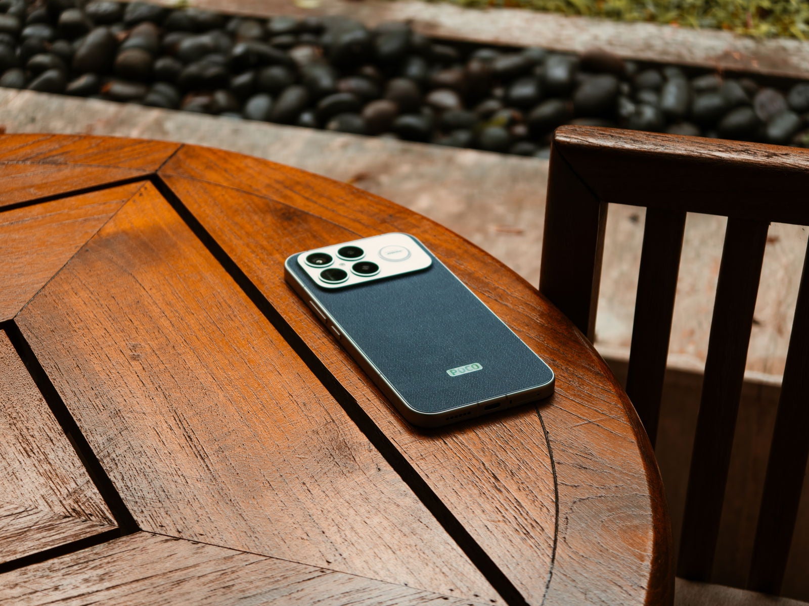 En un cuerpo de solo 8,3 milímetros de grosor, el POCO F8 Ultra esconde una batería de 6500 mAh de capacidad / Fotografía de Christian Collado