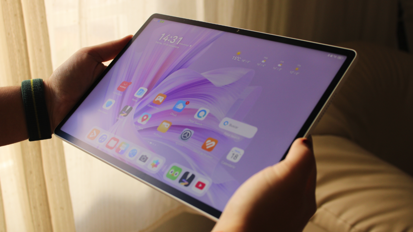 La pantalla es uno de los puntos fuertes de esta tablet | Fotografía de Lucía Alcántara Gil