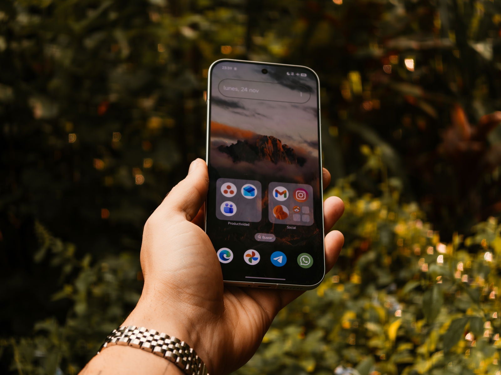 La enorme pantalla de casi 7 pulgadas del POCO F8 Ultra / Fotografía de Christian Collado