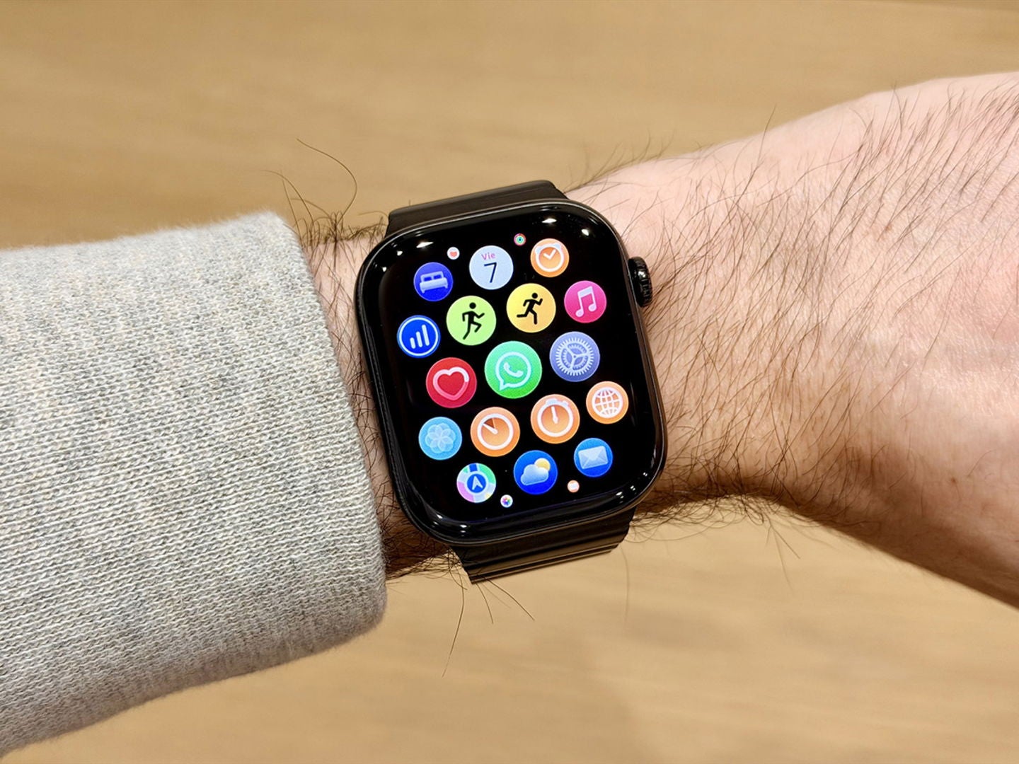 La versión de WhatsApp para Apple Watch depende exclusivamente del iPhone para poder funcionar / Fotografía de Fran Besora
