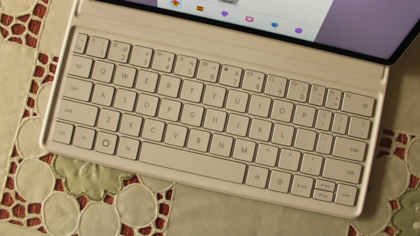 En la caja viene incluido este teclado magnético | Fotografía de Beatriz Alcántara Gil