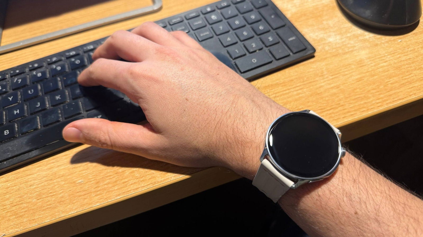 El reloj me choca con el escritorio