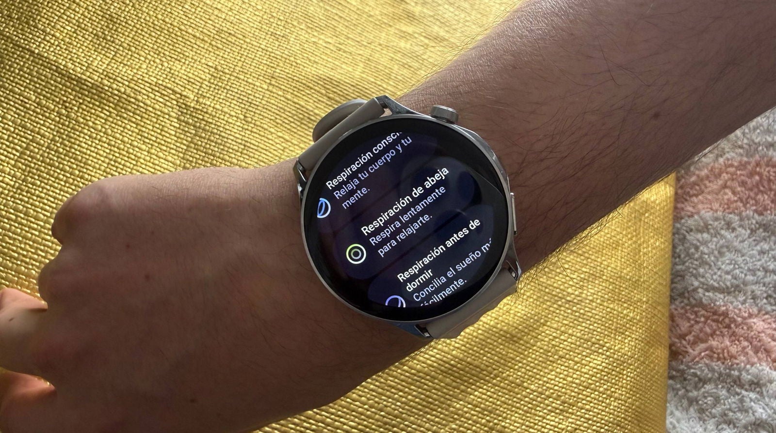 Te ayuda a respirar para relajarte o dormir mejor