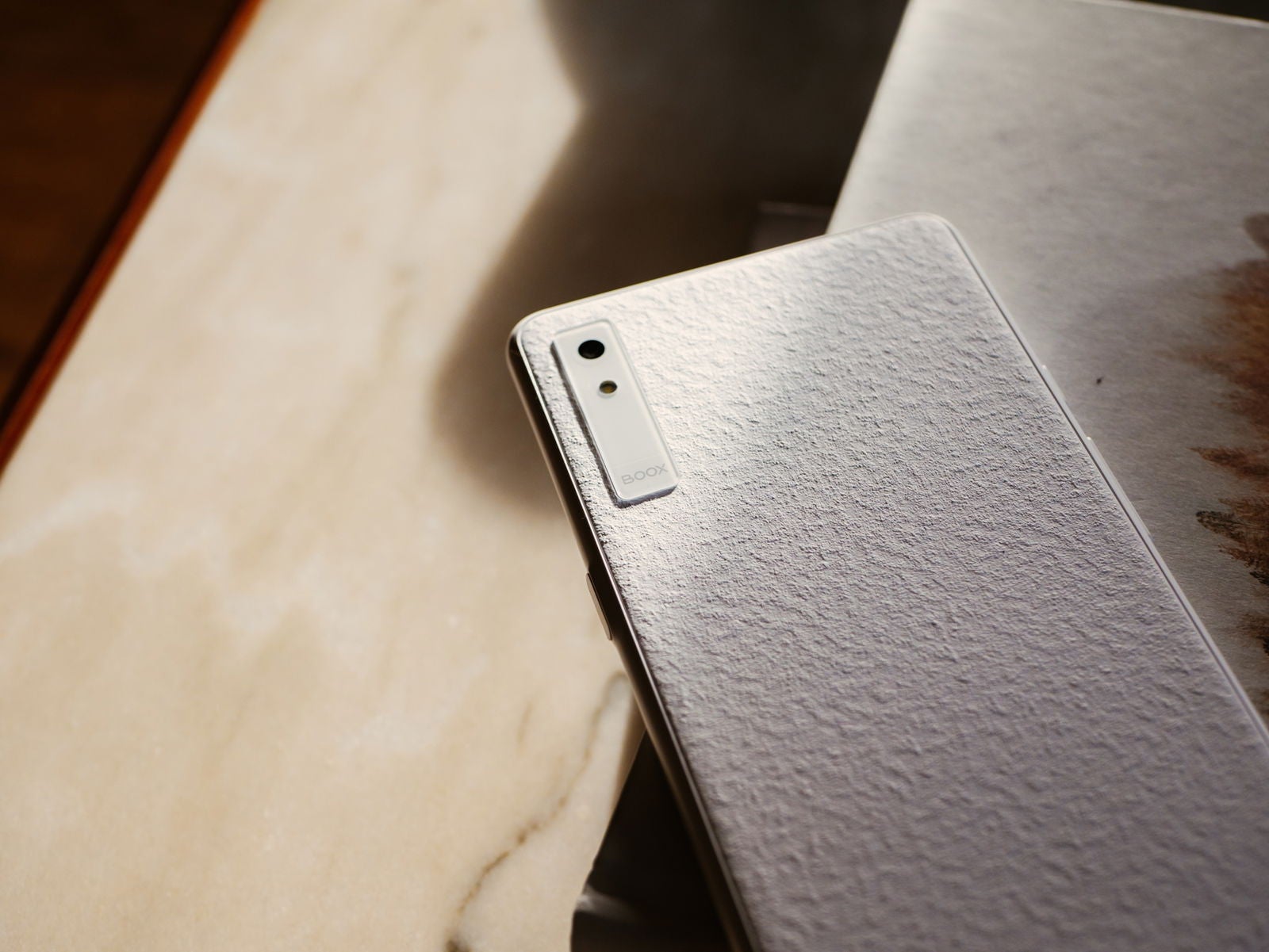 Por primera vez, BOOX ha integrado soporte para tarjeta SIM en la serie palma / Fotografía de Christian Collado