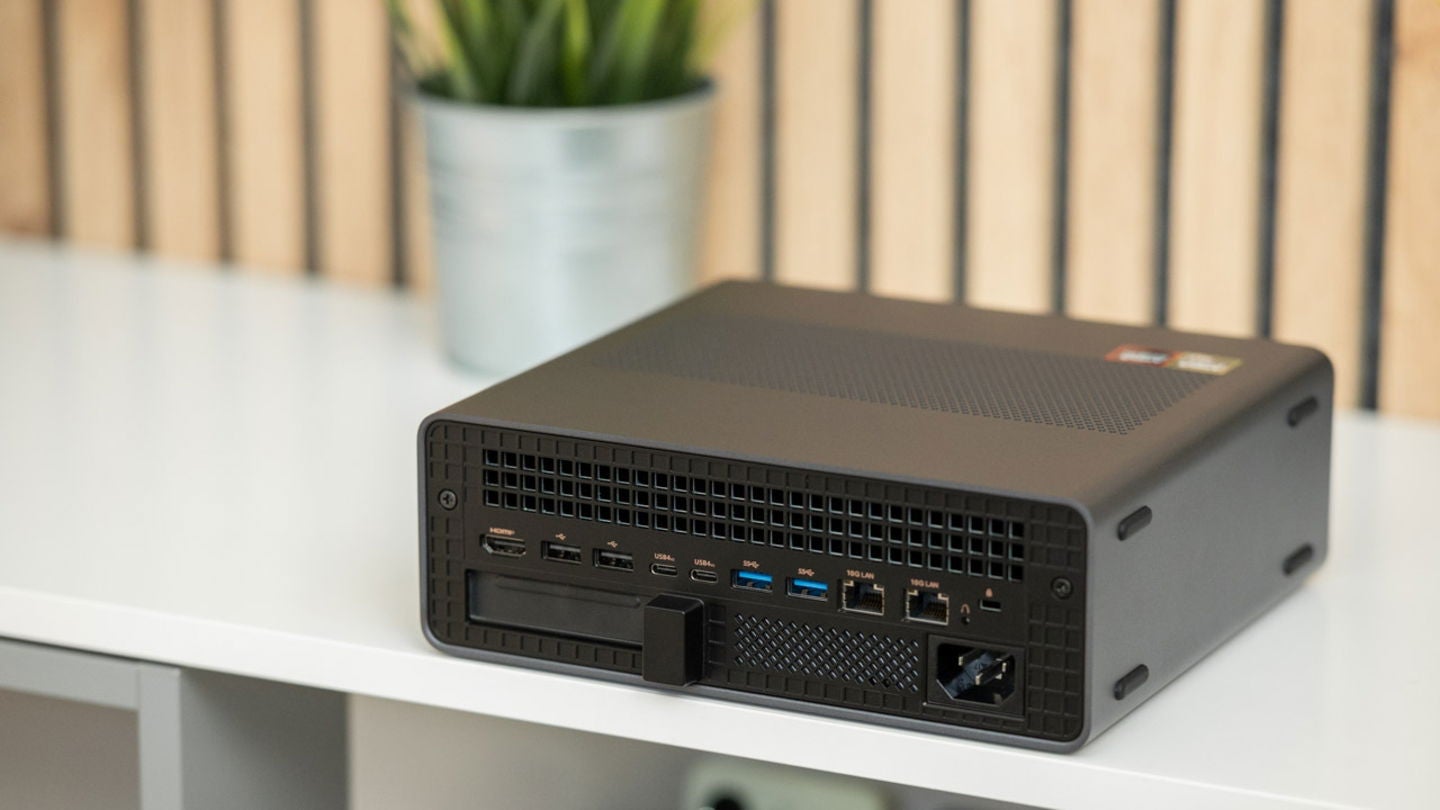 El Minisforum MS-S1 Max monta el procesador AMD Ryzen AI Max+ 395