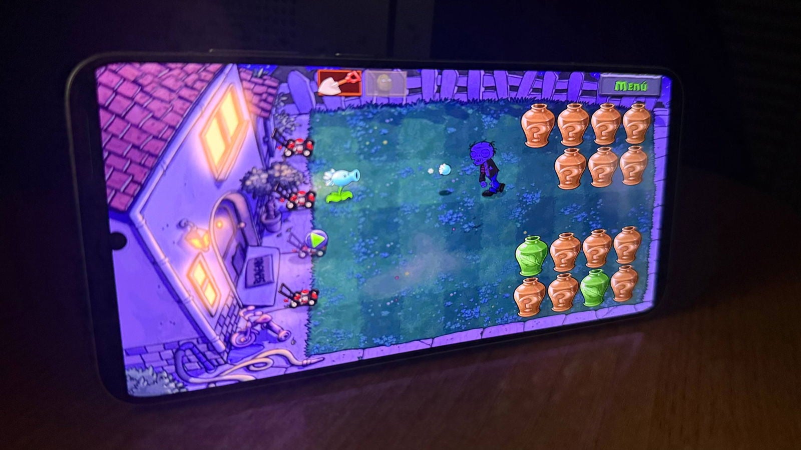 Con ese pantallón, dan ganas hasta de rejugar títulos pocos exigentes, como el Plantas vs Zombies