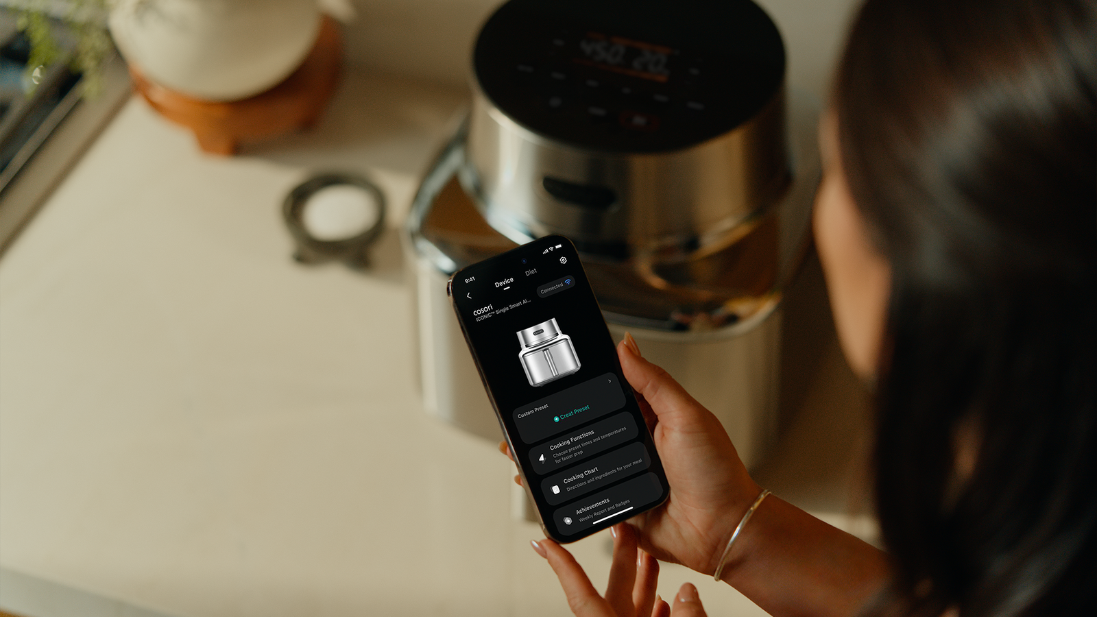 Desde la app VeSync, disponible para dispositivos Android e iOS, se puede manejar la COSORI ICONIC Single
