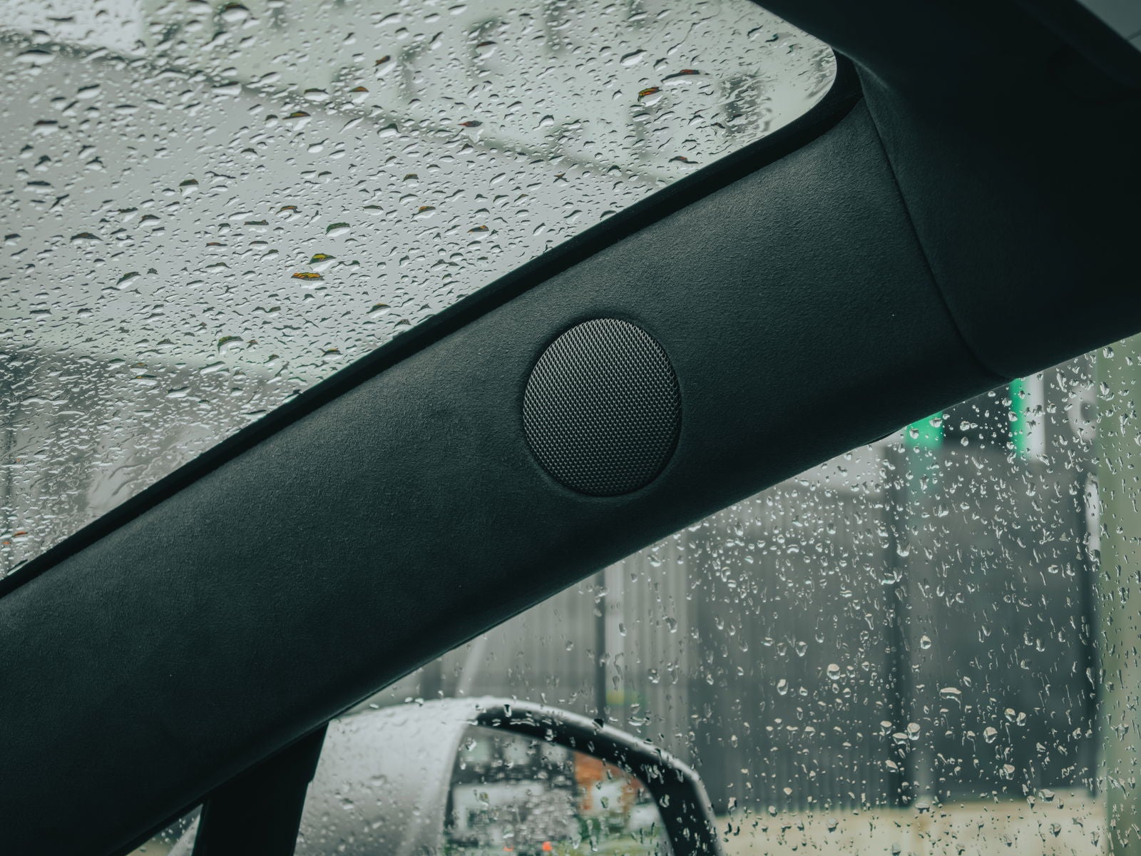 Los altavoces delanteros destinados a la cancelación de ruido activa / Fotografía de Christian Collado