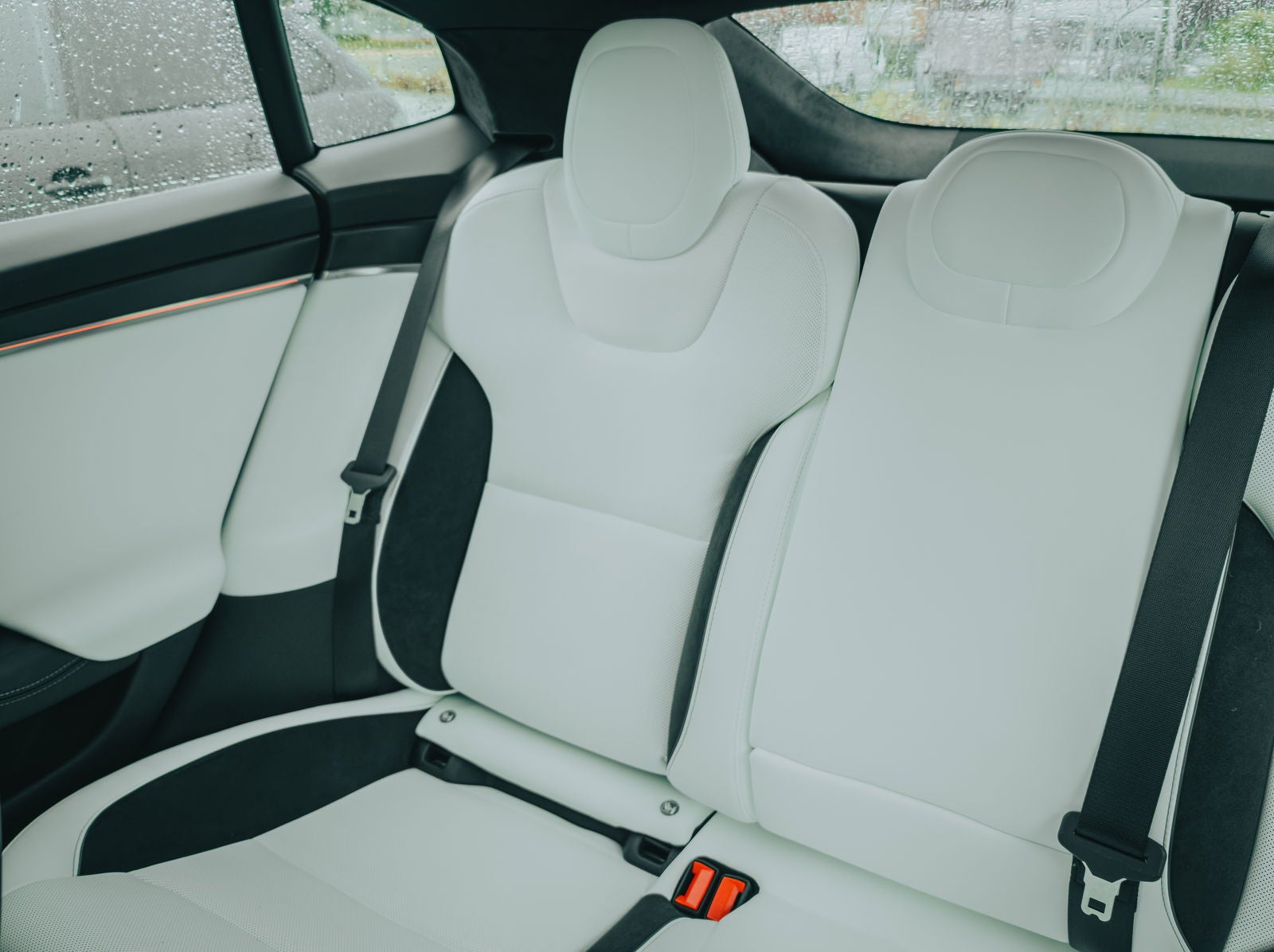 Los asientos traseros del Tesla Model S Plaid / Fotografía de Christian Collado