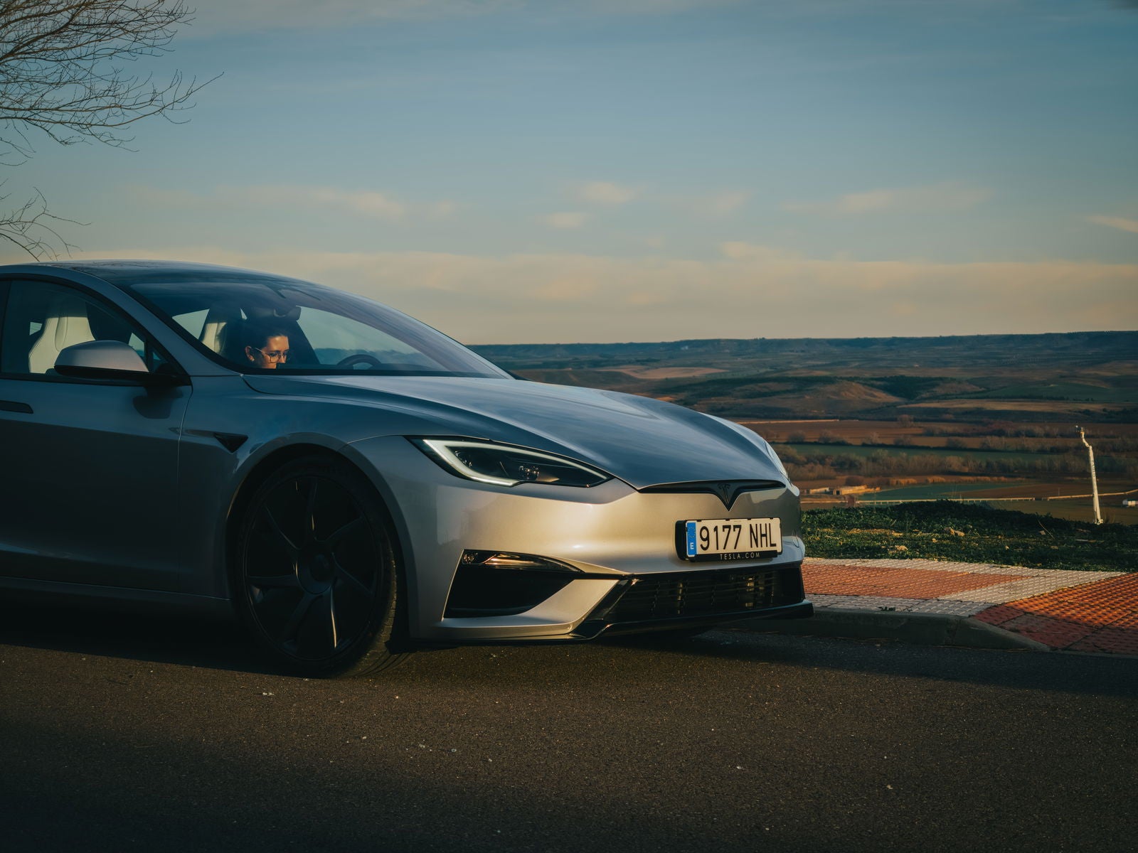 Frontal del Tesla Model S Plaid / Fotografía de Christian Collado