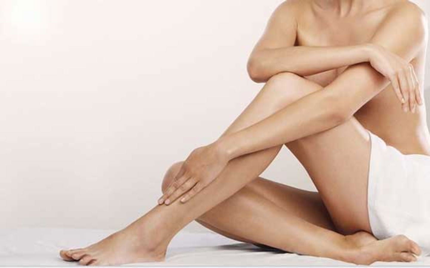 La depilación con cuchilla no hace que el pelo salga más fuerte