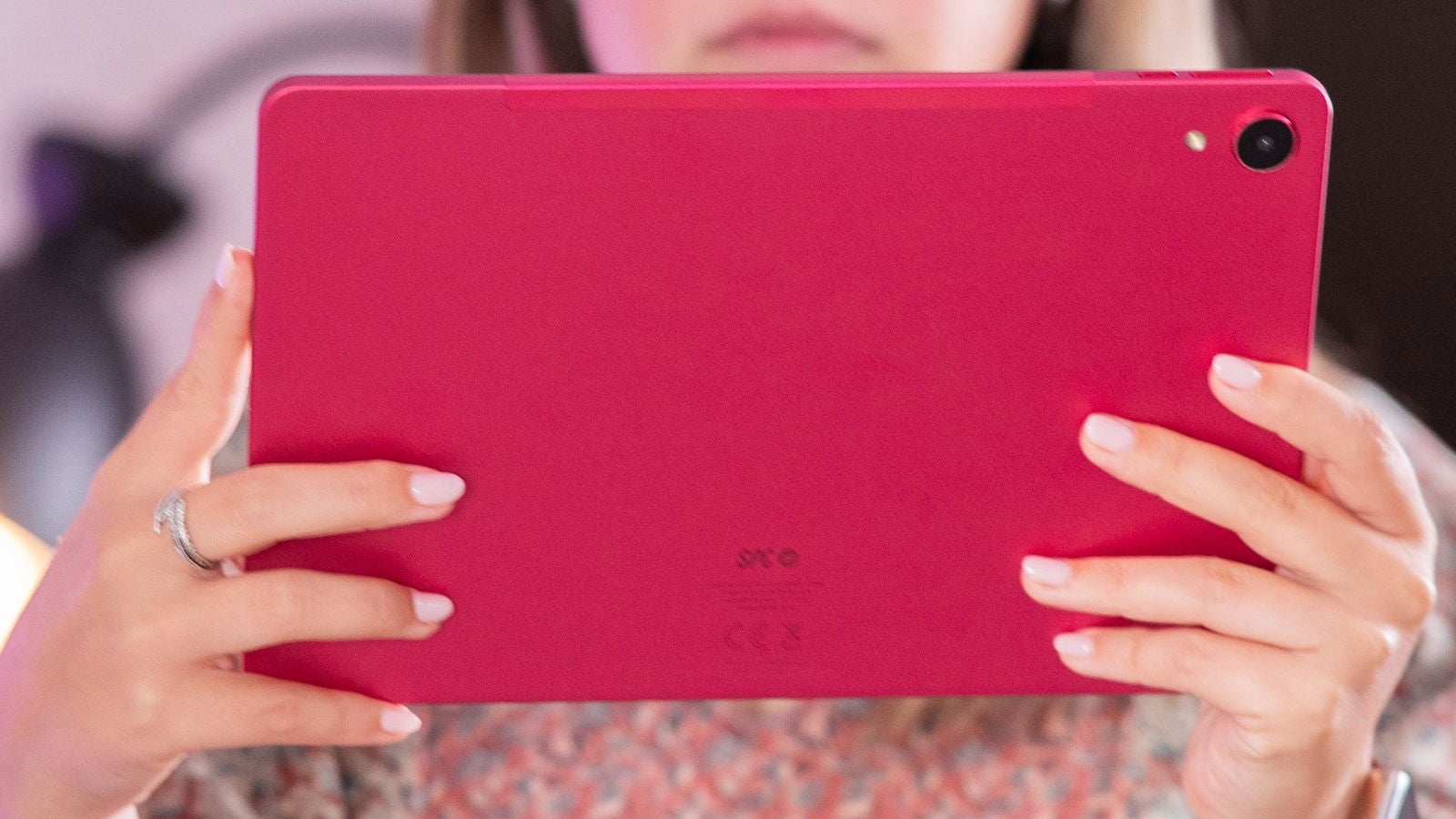 Tablet SPC Gravity 11 en rosa: ligera, rápida y perfecta para el día a día. | Fotografía: Elisa Piñón
