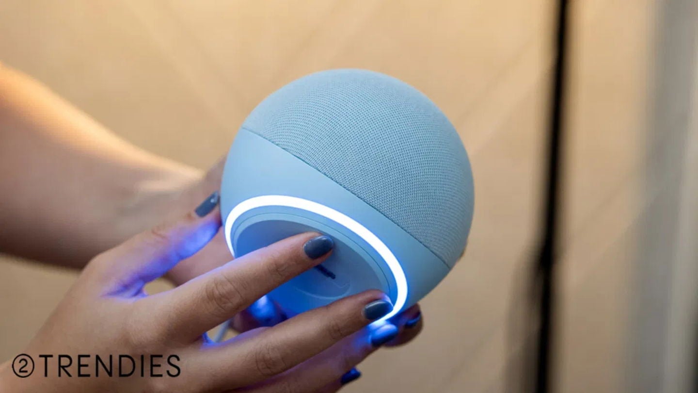 Así se ve el Echo Dot 5 cuando está encendido | Fotografía por Elisa Piñón