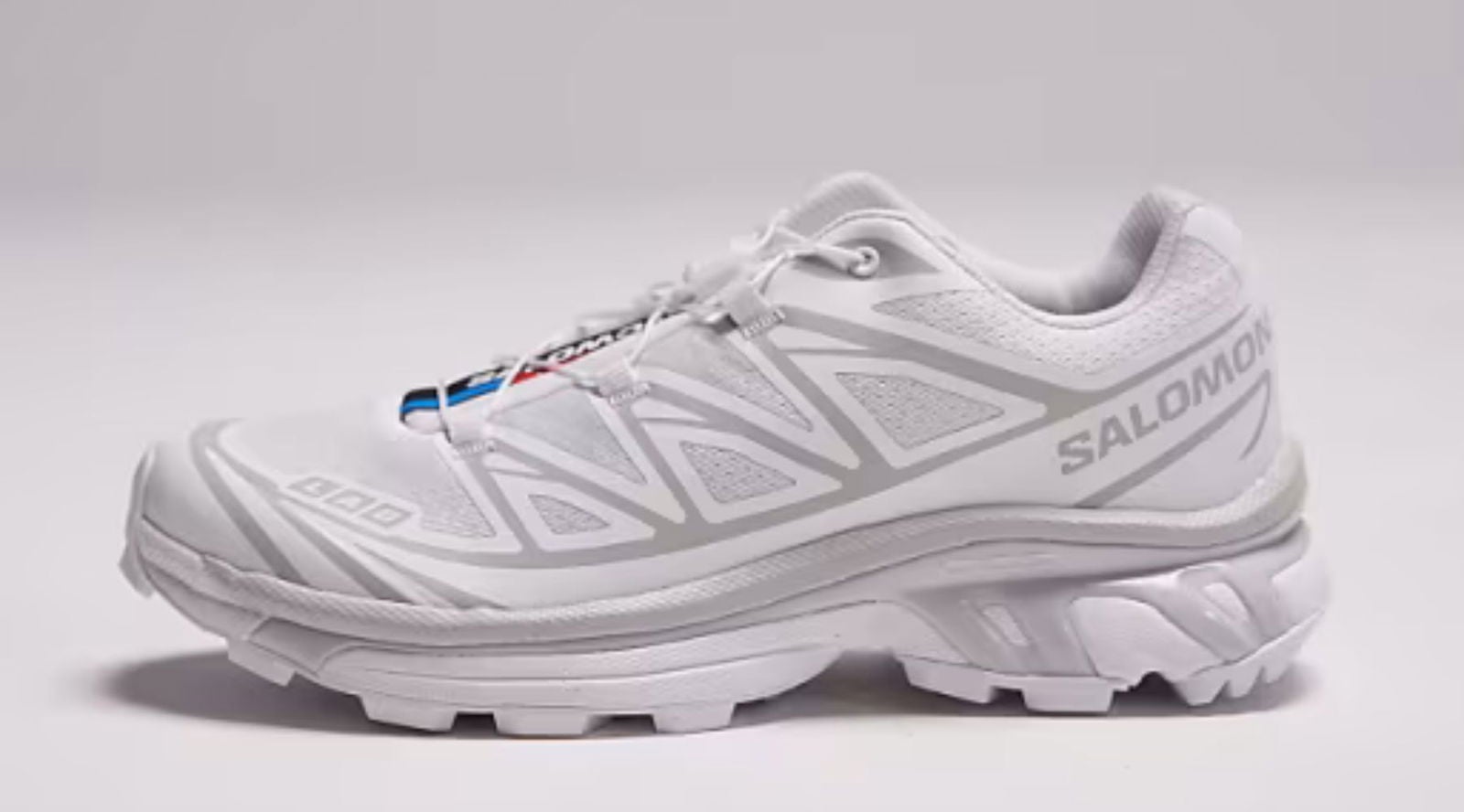 Zapatillas Salomon XT-6 Lunar Rock en blanco con acabado gris claro, versión pulida del modelo más icónico (180€) | ASOS