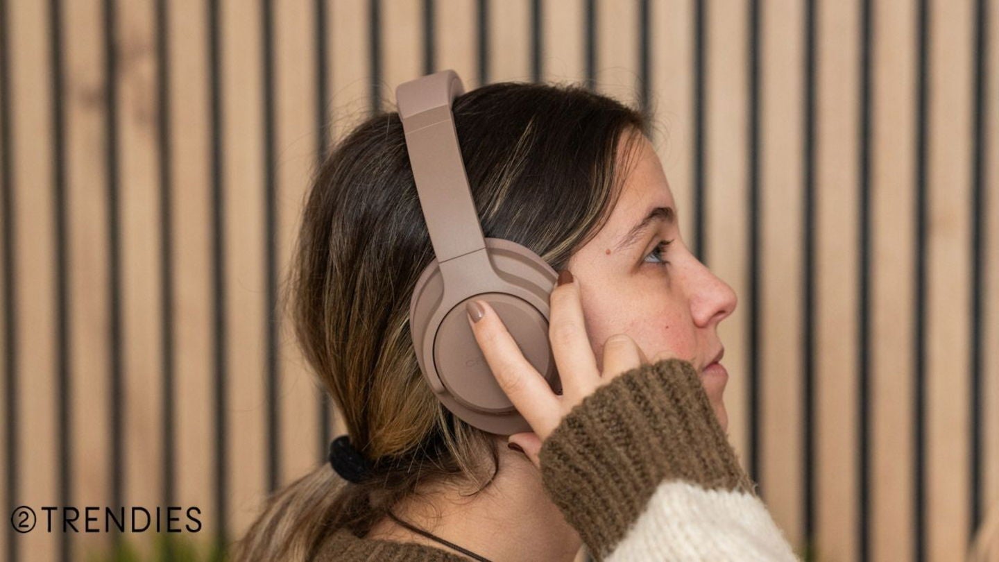 Los HEADPHONES ANC STUDIO de Create, una forma cómoda de escuchar tu música mientras entrenas | Fotografía: Elisa Piñón