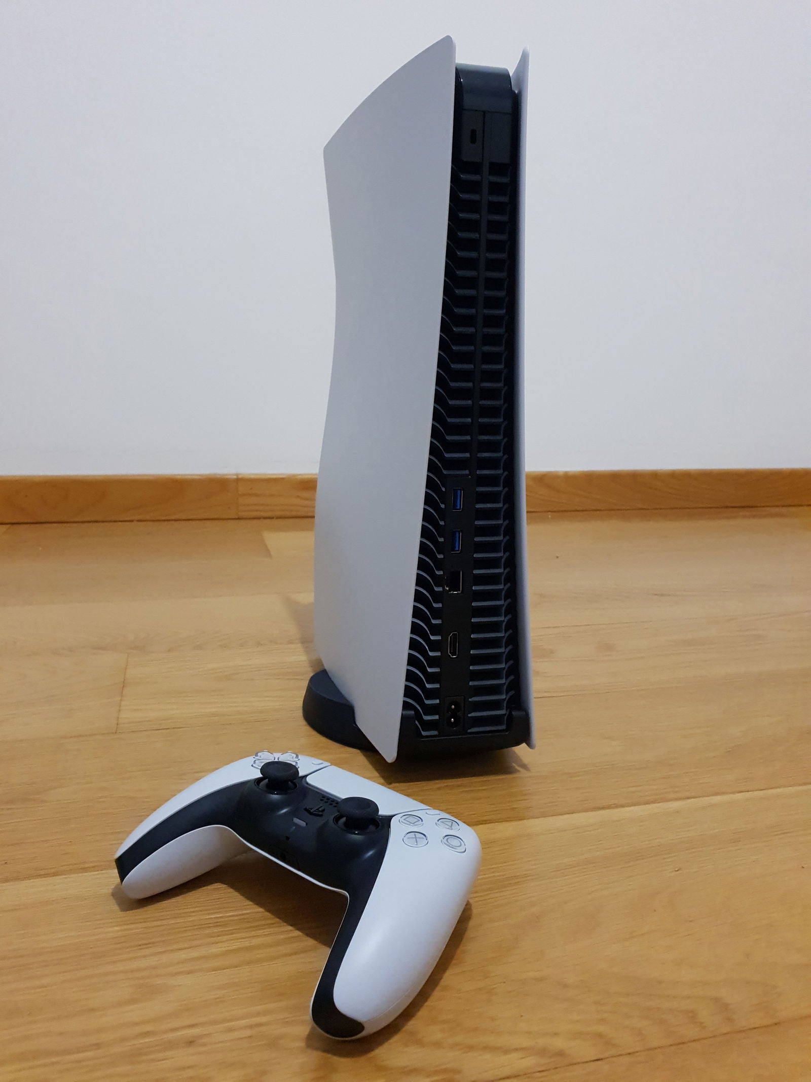 El sistema de refrigeración de PS5 es mucho más amplio y eficaz que el de PS4