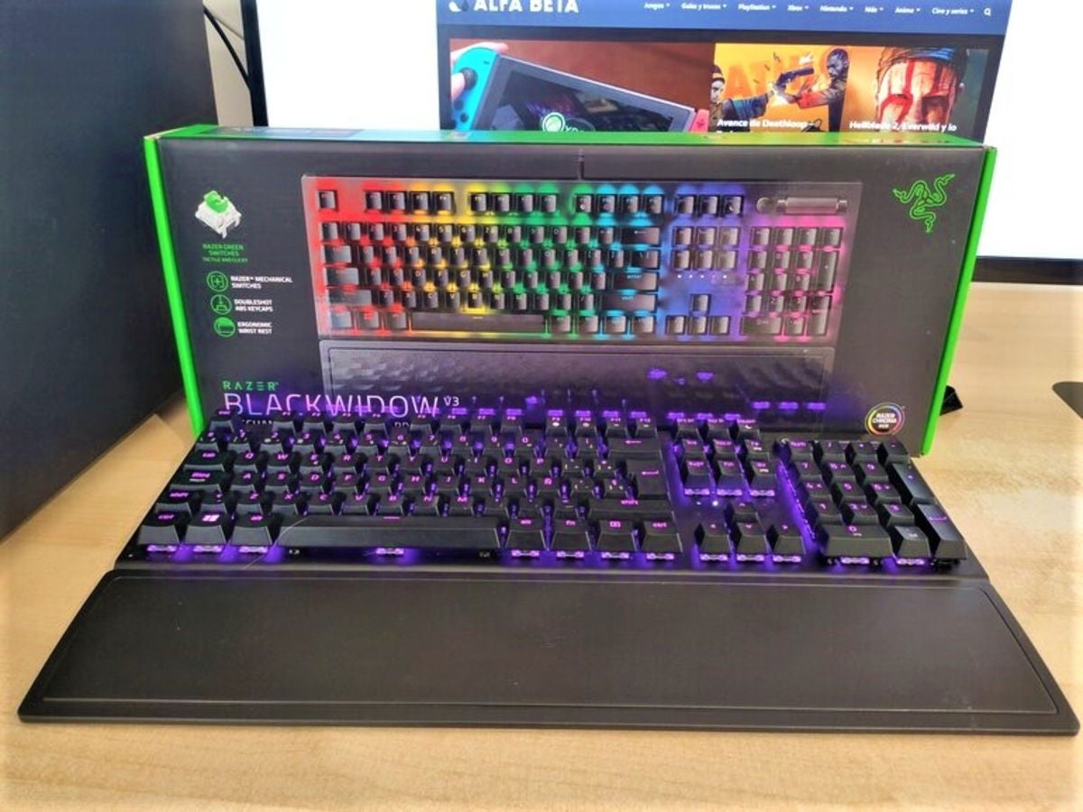 El teclado está disponible con switches mecánicos verdes y amarillos